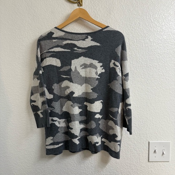 Kinross Cashmere Cotton Blend Sweater – Gray Floral Camo Print Size Small - Picture 2 of 4